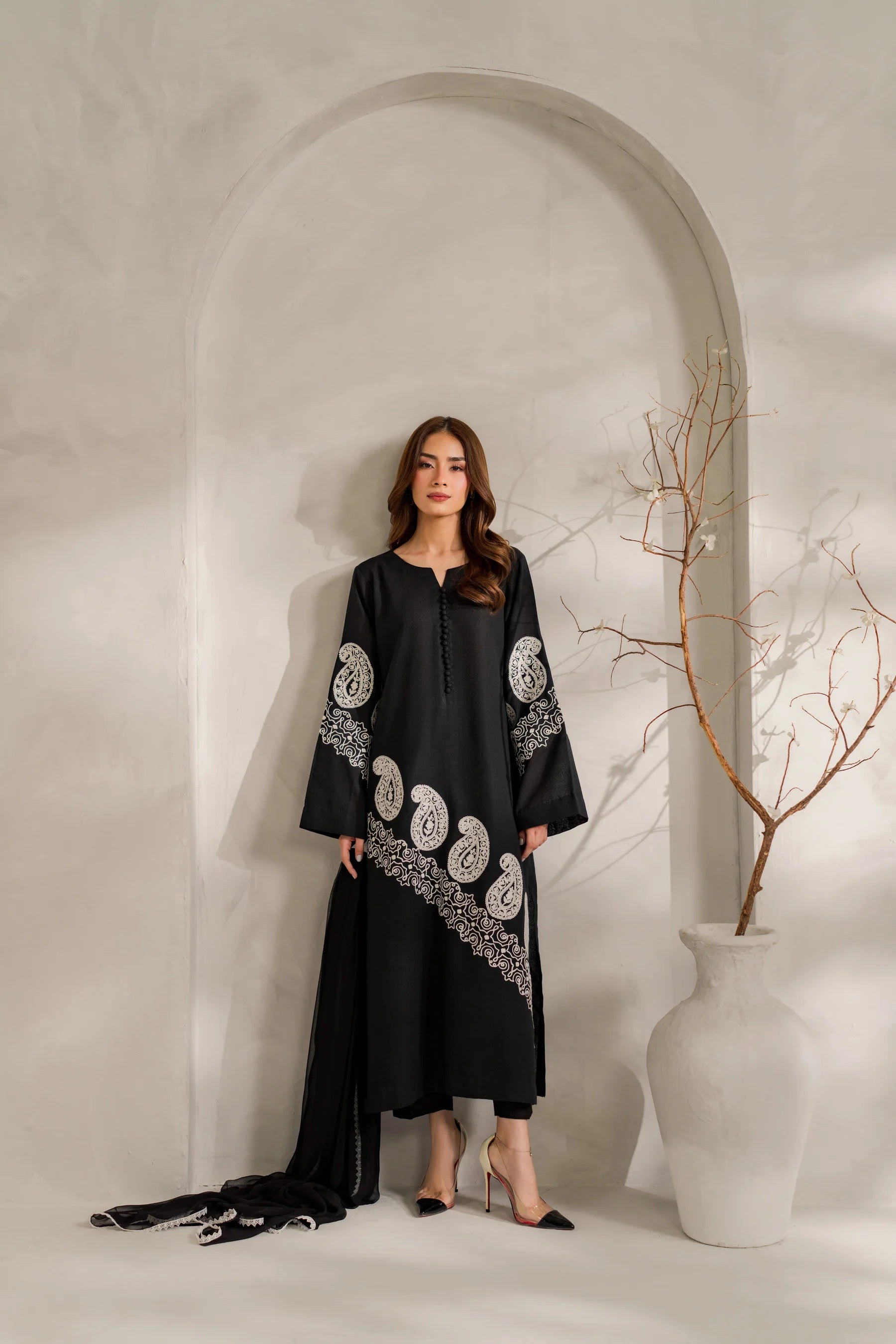 Classic Noir & Ivory Paisley: Lawn Suit